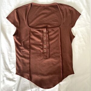 Brown short sleeve top with buttons